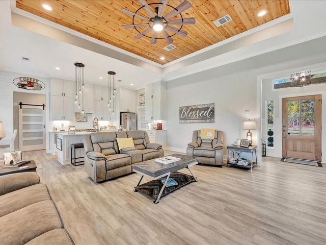 463 C C Road, Diboll, TX 75941