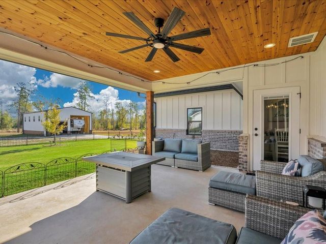 463 C C Road, Diboll, TX 75941