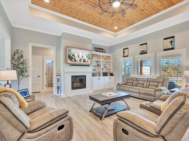 463 C C Road, Diboll, TX 75941