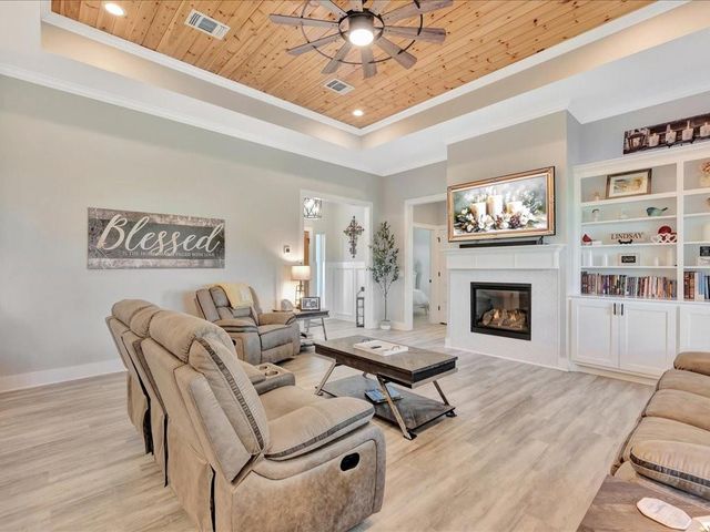 463 C C Road, Diboll, TX 75941