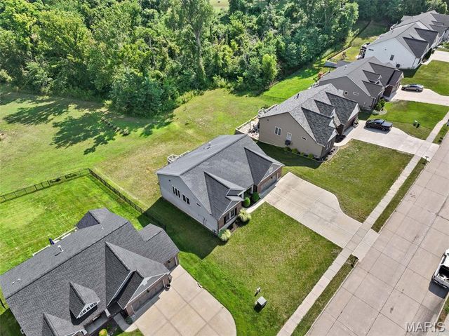2343 Lakeshore Drive, Columbia, IL 62236