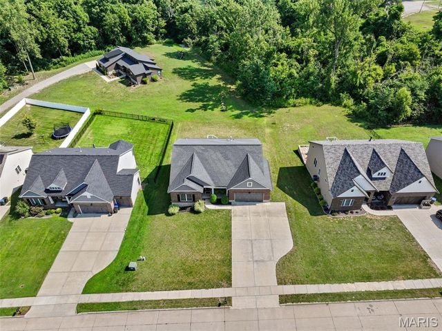 2343 Lakeshore Drive, Columbia, IL 62236