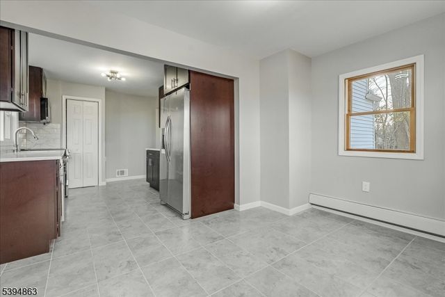 7 Flanders Rd, Mount Olive Twp., NJ 07828