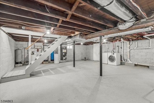 7 Flanders Rd, Mount Olive Twp., NJ 07828