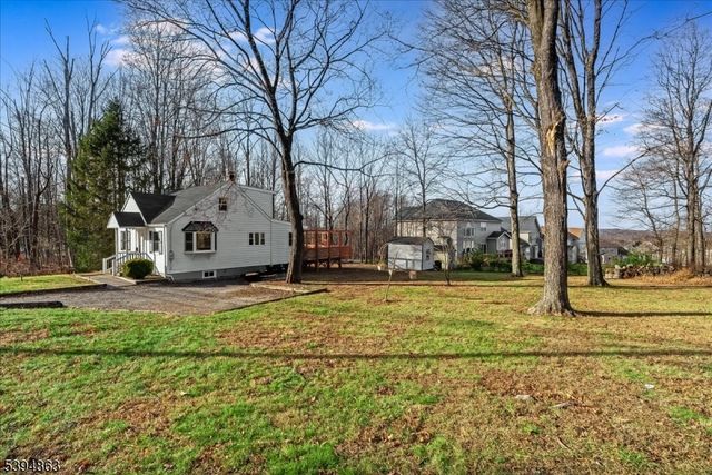 7 Flanders Rd, Mount Olive Twp., NJ 07828