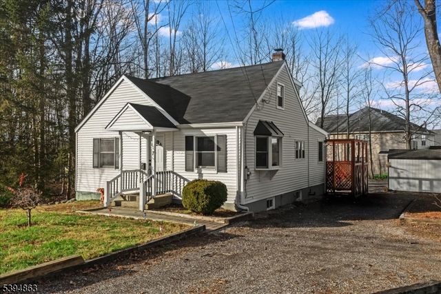 7 Flanders Rd, Mount Olive Twp., NJ 07828