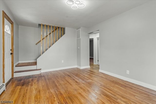 7 Flanders Rd, Mount Olive Twp., NJ 07828