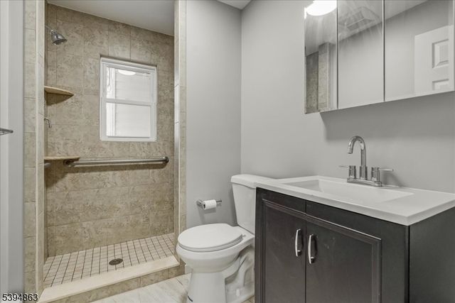 7 Flanders Rd, Mount Olive Twp., NJ 07828