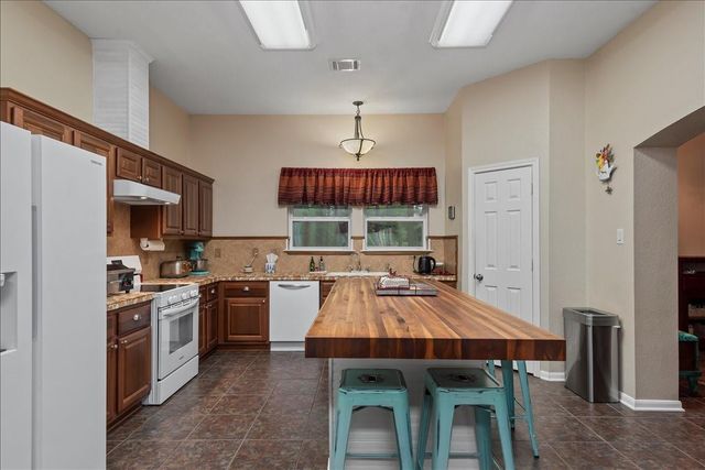 9536 County Road 208, Navasota, TX 77868