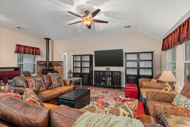 9536 County Road 208, Navasota, TX 77868