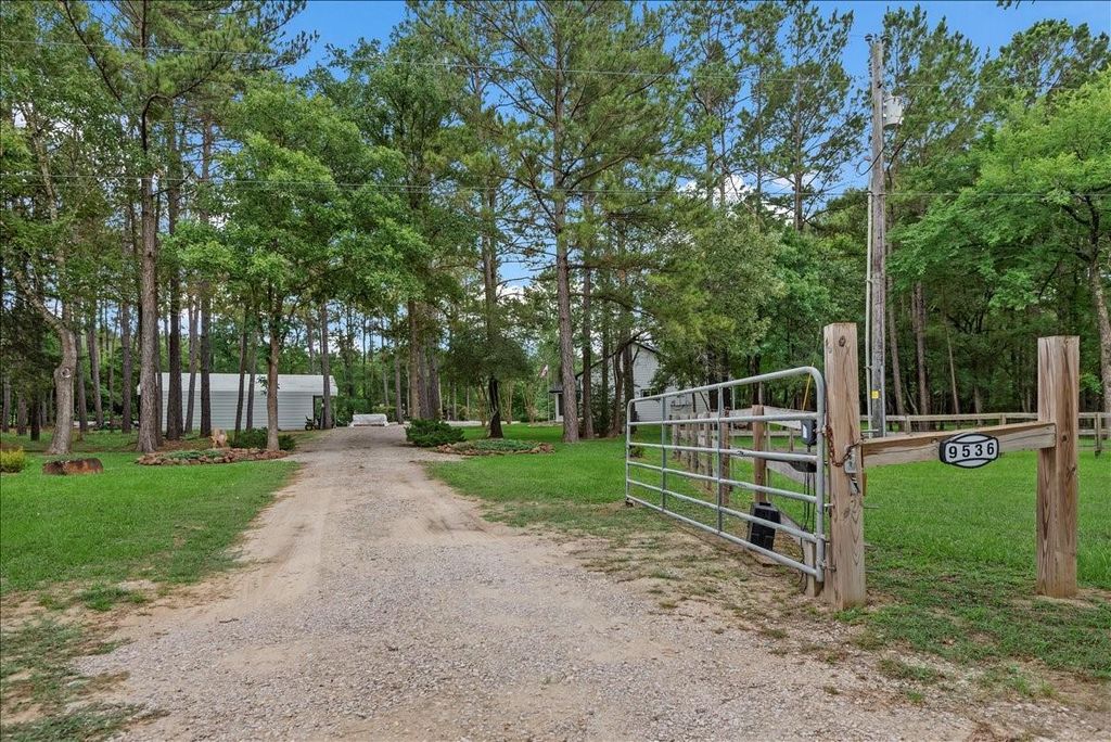 9536 County Road 208, Navasota, TX 77868