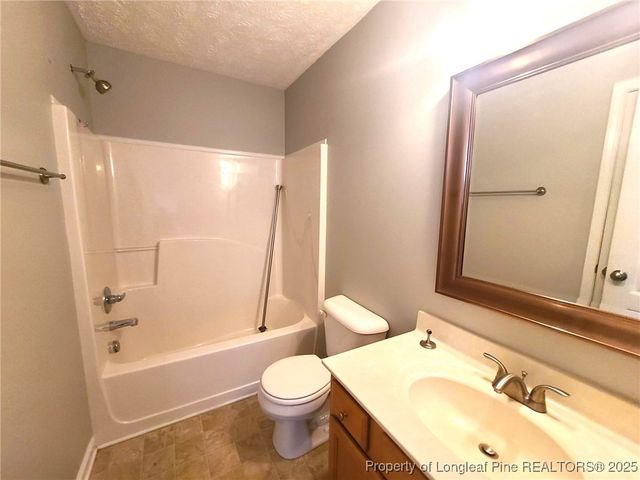 2252 Cliff Swallow Drive, Fayetteville, NC 28306