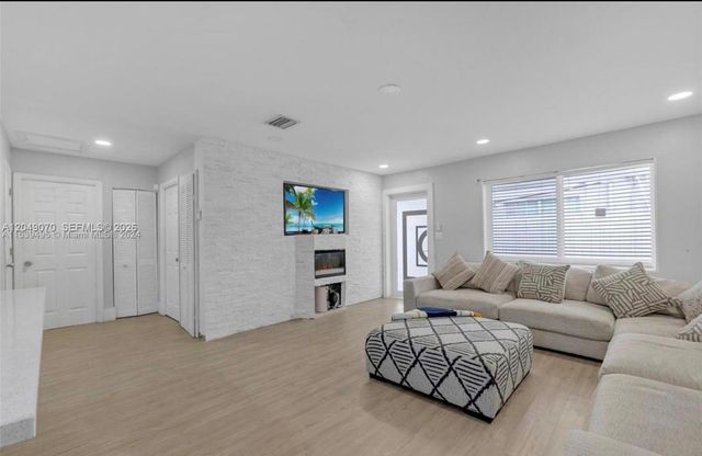 329 W 18th Street, Hialeah, FL 33010