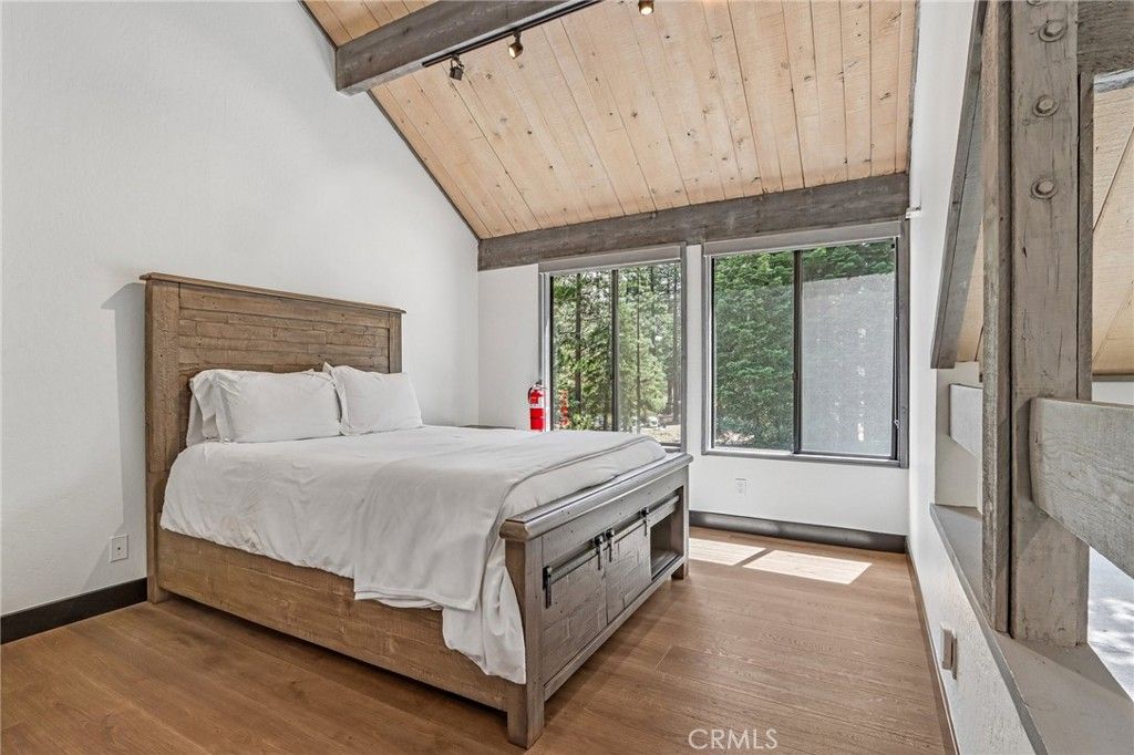 Image 27 of property listing at 41935 Switzerland 77, Big Bear Lake, CA 92315