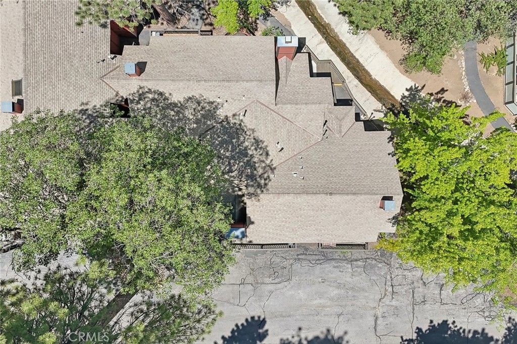 Image 34 of property listing at 41935 Switzerland 77, Big Bear Lake, CA 92315