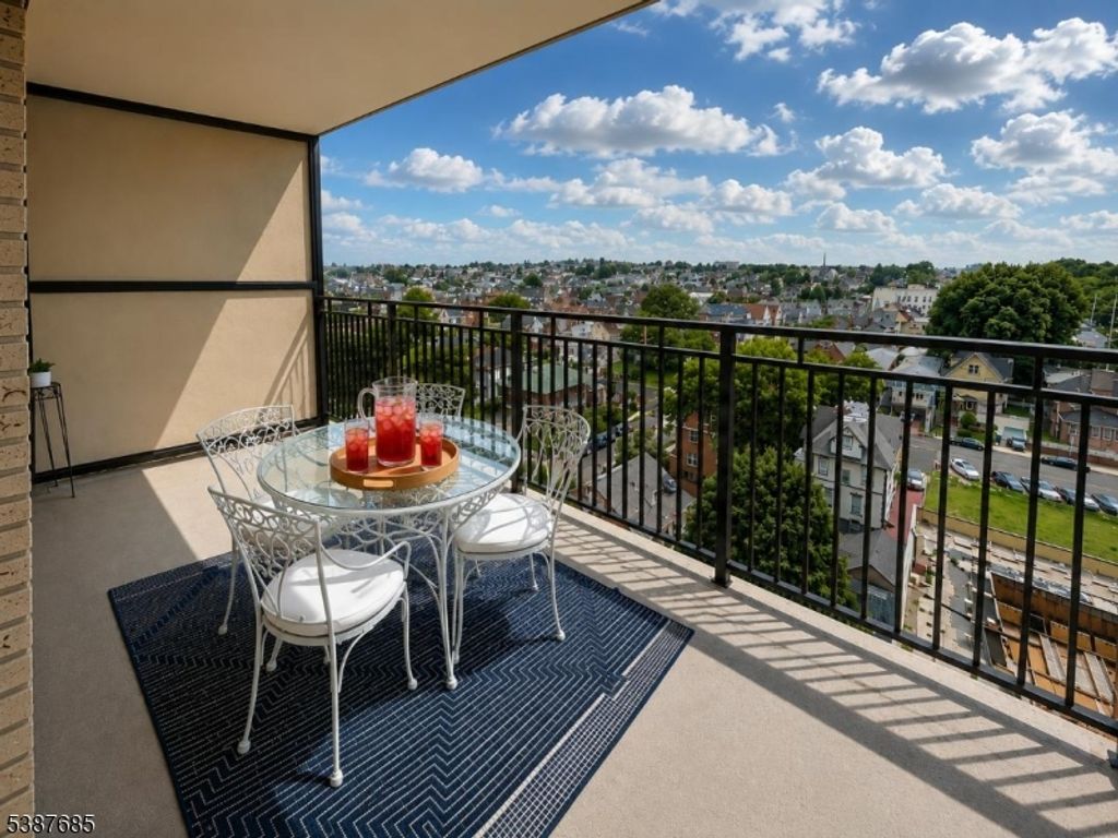 7855 Boulevard East 11F, North Bergen Twp., NJ 07047