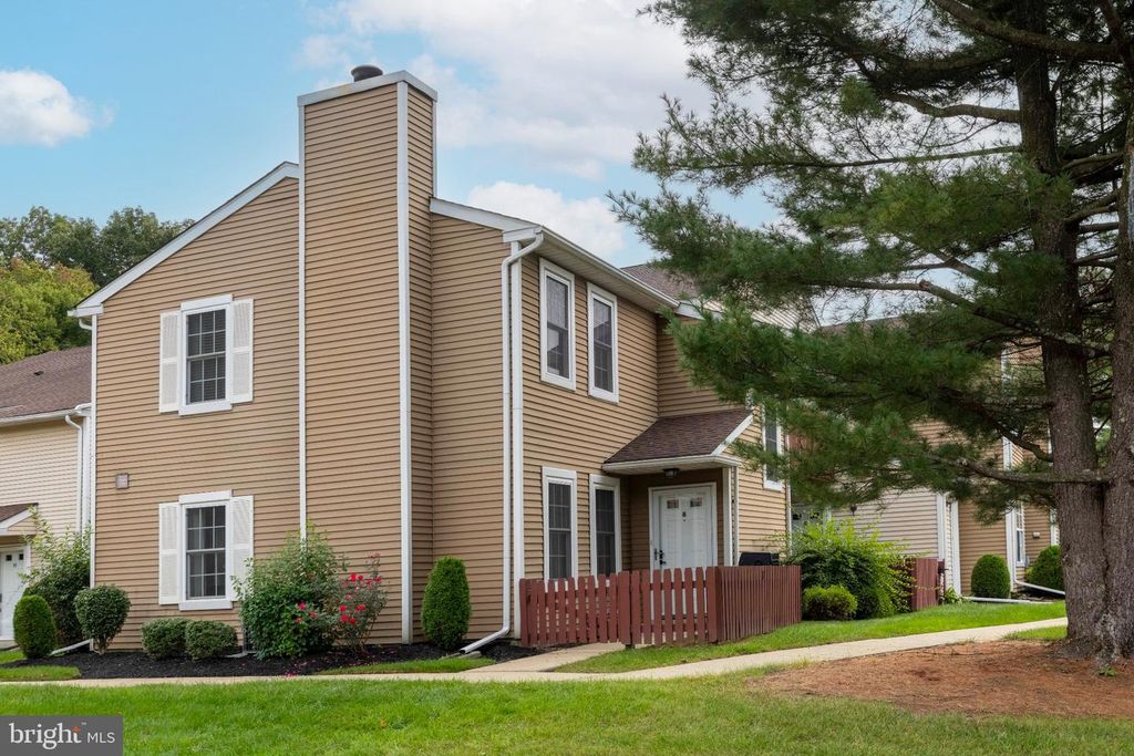 8 WOODBINE CT, Horsham, PA 19044 — exterior