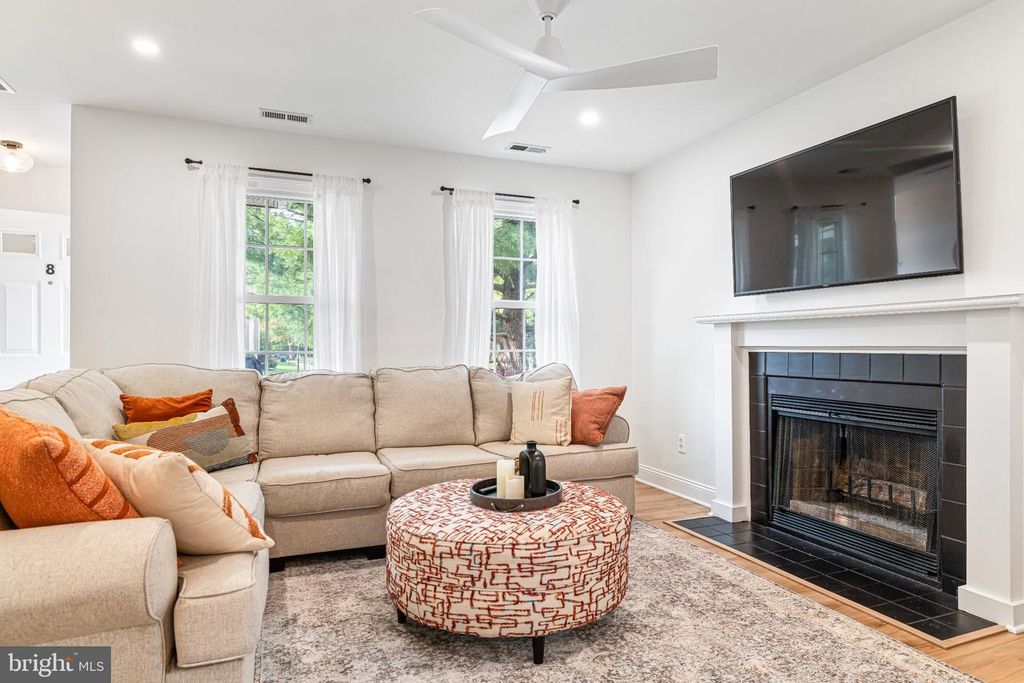 8 WOODBINE CT, Horsham, PA 19044 — photo 3