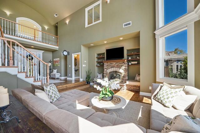 585 Riverview Dr, Auburn, CA 95603