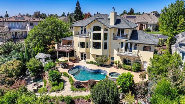 585 Riverview Dr, Auburn, CA 95603