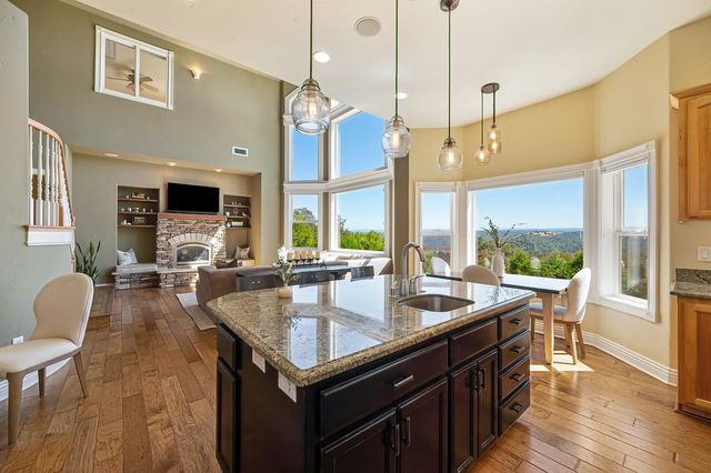 585 Riverview Dr, Auburn, CA 95603