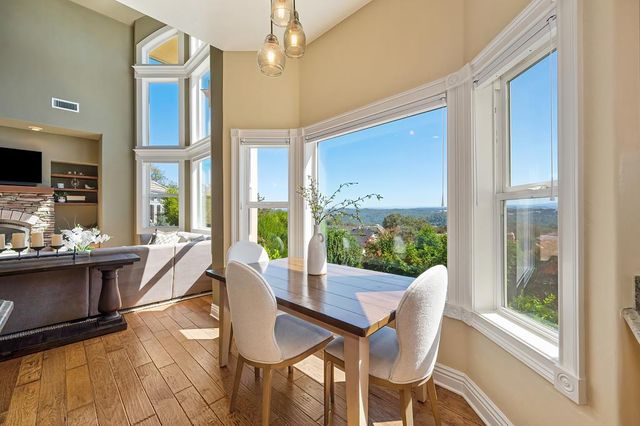 585 Riverview Dr, Auburn, CA 95603