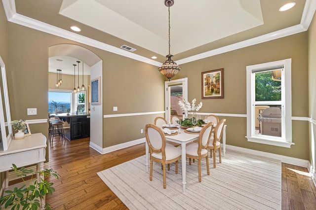 585 Riverview Dr, Auburn, CA 95603