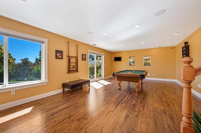 585 Riverview Dr, Auburn, CA 95603