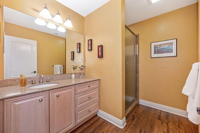 585 Riverview Dr, Auburn, CA 95603