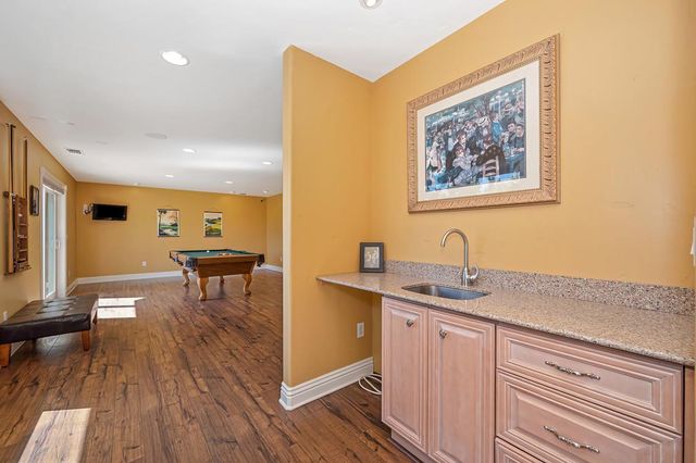 585 Riverview Dr, Auburn, CA 95603