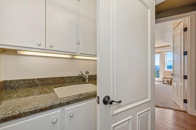585 Riverview Dr, Auburn, CA 95603