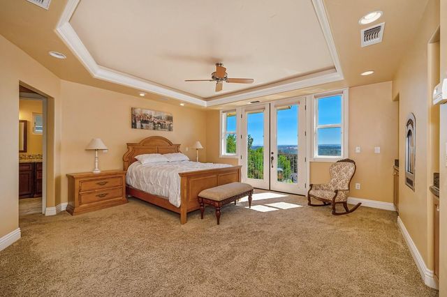 585 Riverview Dr, Auburn, CA 95603