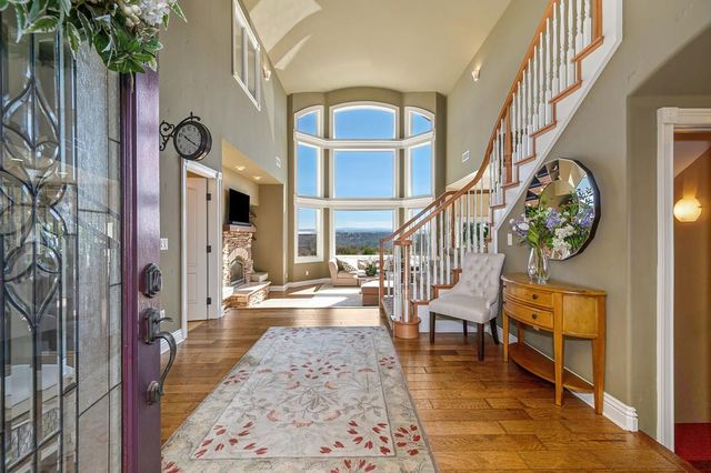 585 Riverview Dr, Auburn, CA 95603