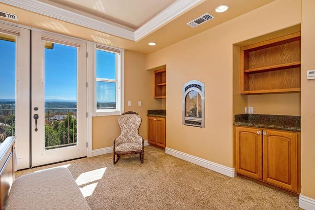 585 Riverview Dr, Auburn, CA 95603