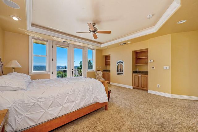585 Riverview Dr, Auburn, CA 95603