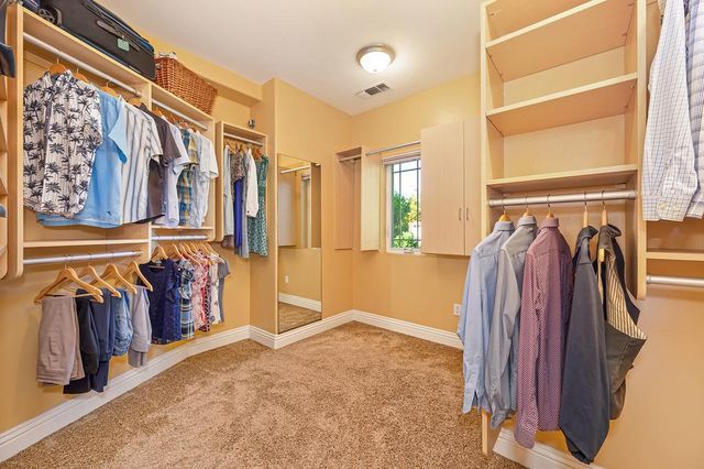 585 Riverview Dr, Auburn, CA 95603
