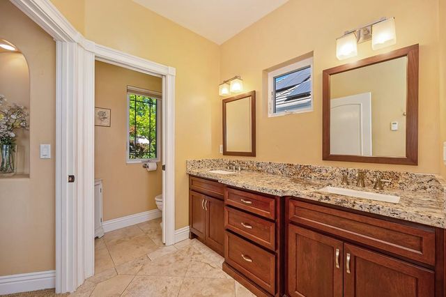 585 Riverview Dr, Auburn, CA 95603