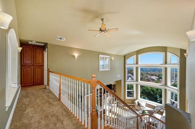 585 Riverview Dr, Auburn, CA 95603