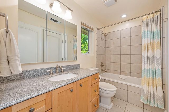 585 Riverview Dr, Auburn, CA 95603
