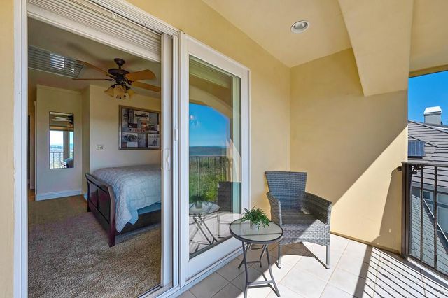 585 Riverview Dr, Auburn, CA 95603