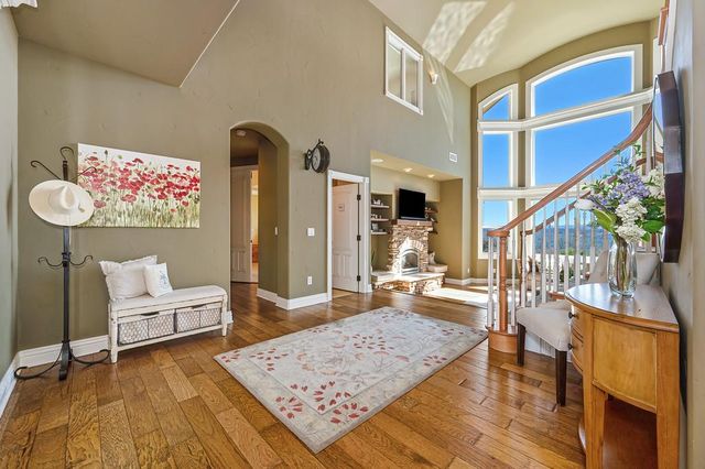 585 Riverview Dr, Auburn, CA 95603