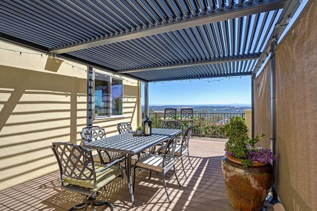 585 Riverview Dr, Auburn, CA 95603