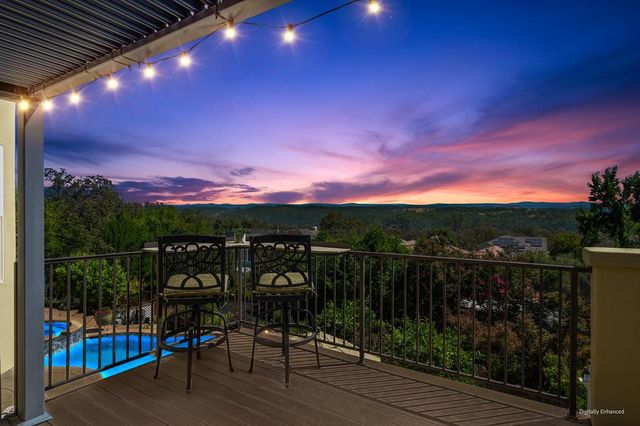 585 Riverview Dr, Auburn, CA 95603
