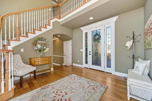 585 Riverview Dr, Auburn, CA 95603