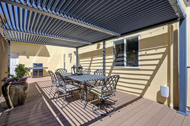 585 Riverview Dr, Auburn, CA 95603