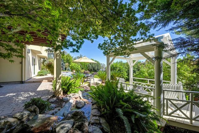 585 Riverview Dr, Auburn, CA 95603