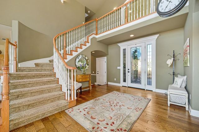 585 Riverview Dr, Auburn, CA 95603