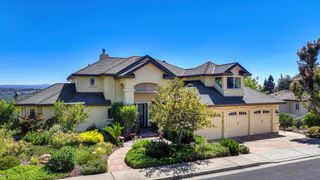 585 Riverview Dr, Auburn, CA 95603