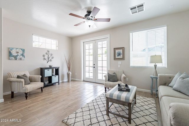 445 W MOUNTAIN SAGE Drive, Phoenix, AZ 85045