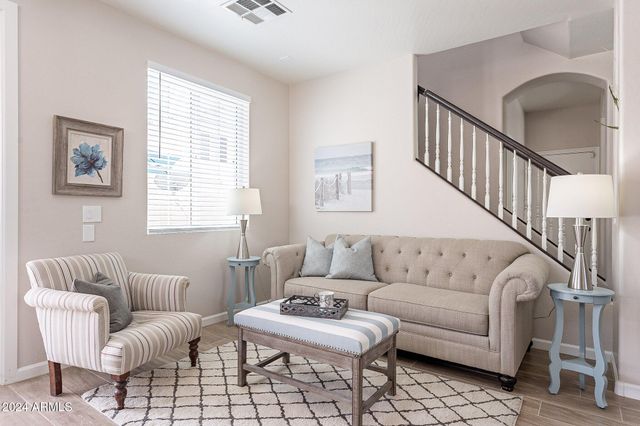 445 W MOUNTAIN SAGE Drive, Phoenix, AZ 85045